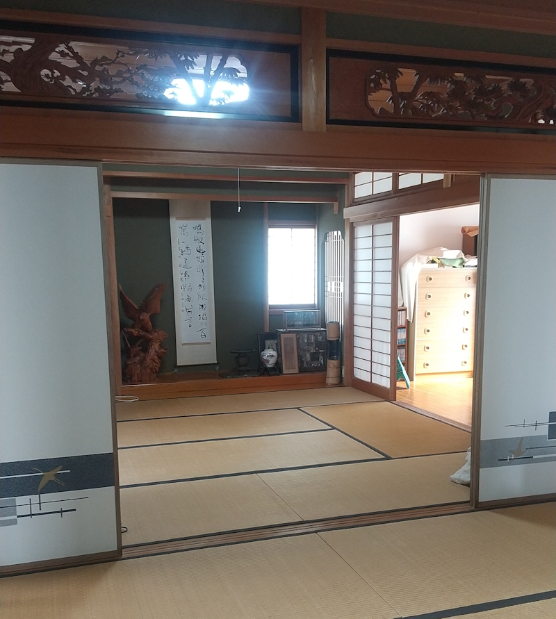 テントがない時のふた間吹き抜けの写真　